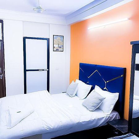 Roomshala 123 Happy Homes- Near Saket Metro New Delhi Buitenkant foto