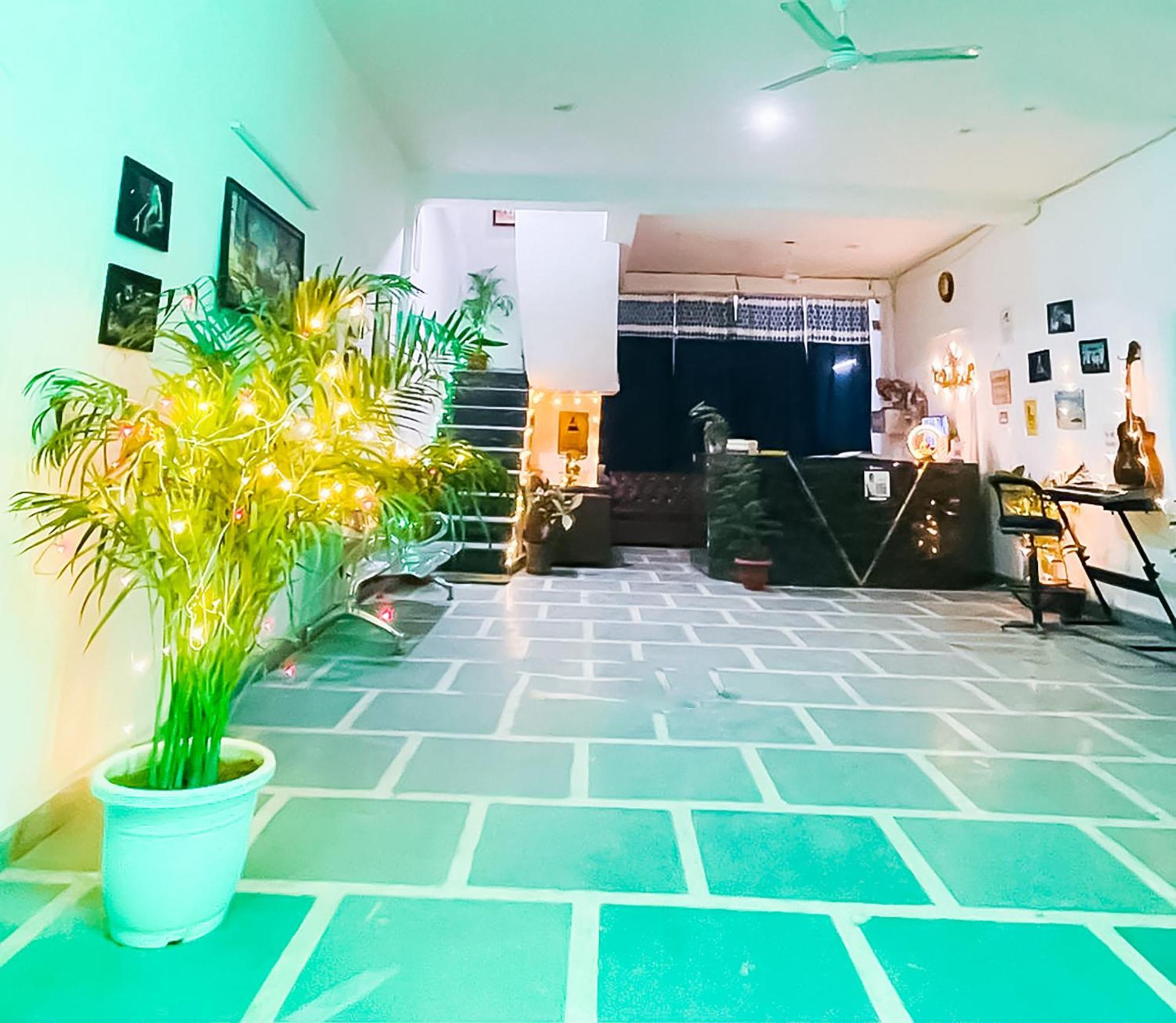 Roomshala 123 Happy Homes- Near Saket Metro New Delhi Buitenkant foto